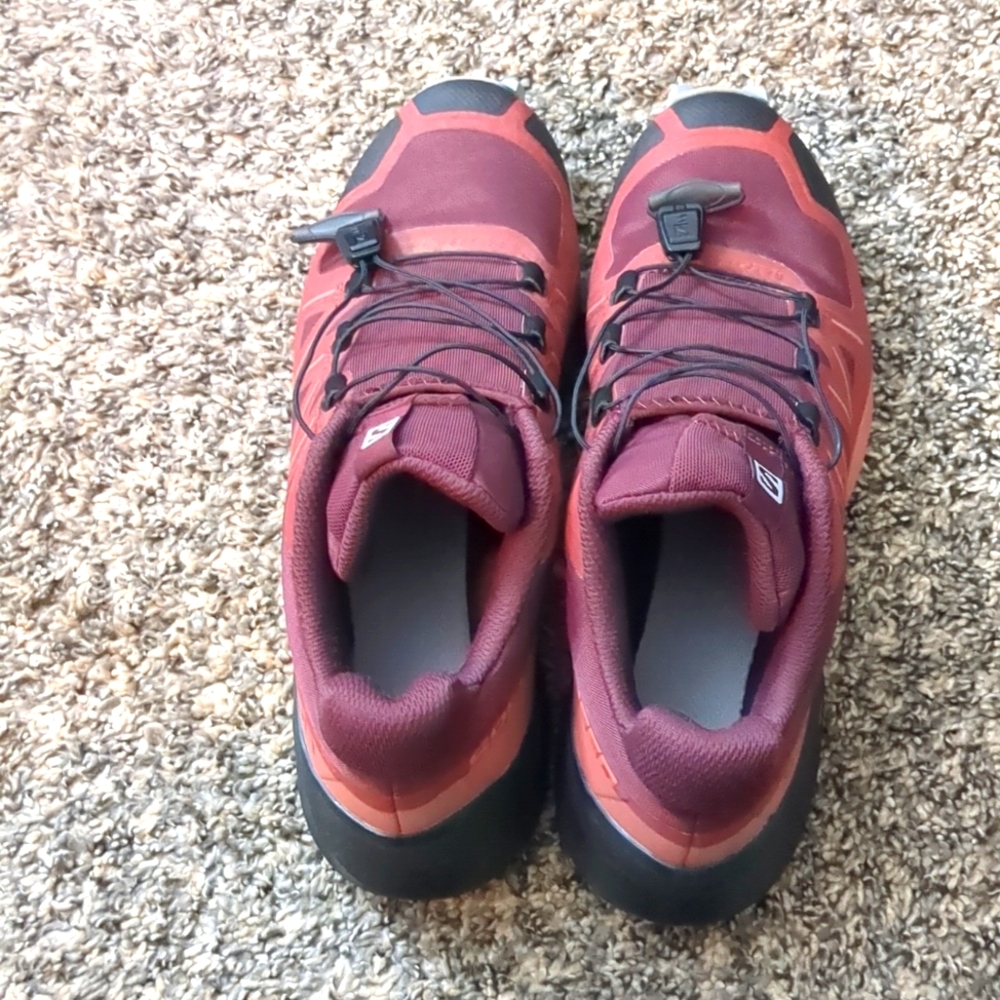 Women's Salomon Speed Cross 5 size 8. Perfect for hiking or trail running